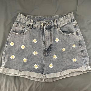 Daisy print shorts